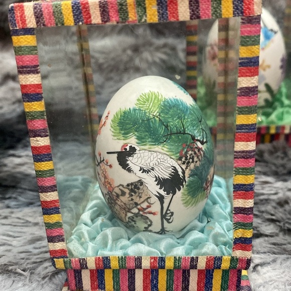 Vintage Oriental Hand-Painted Eggs In Display Cases - Picture 2 of 16